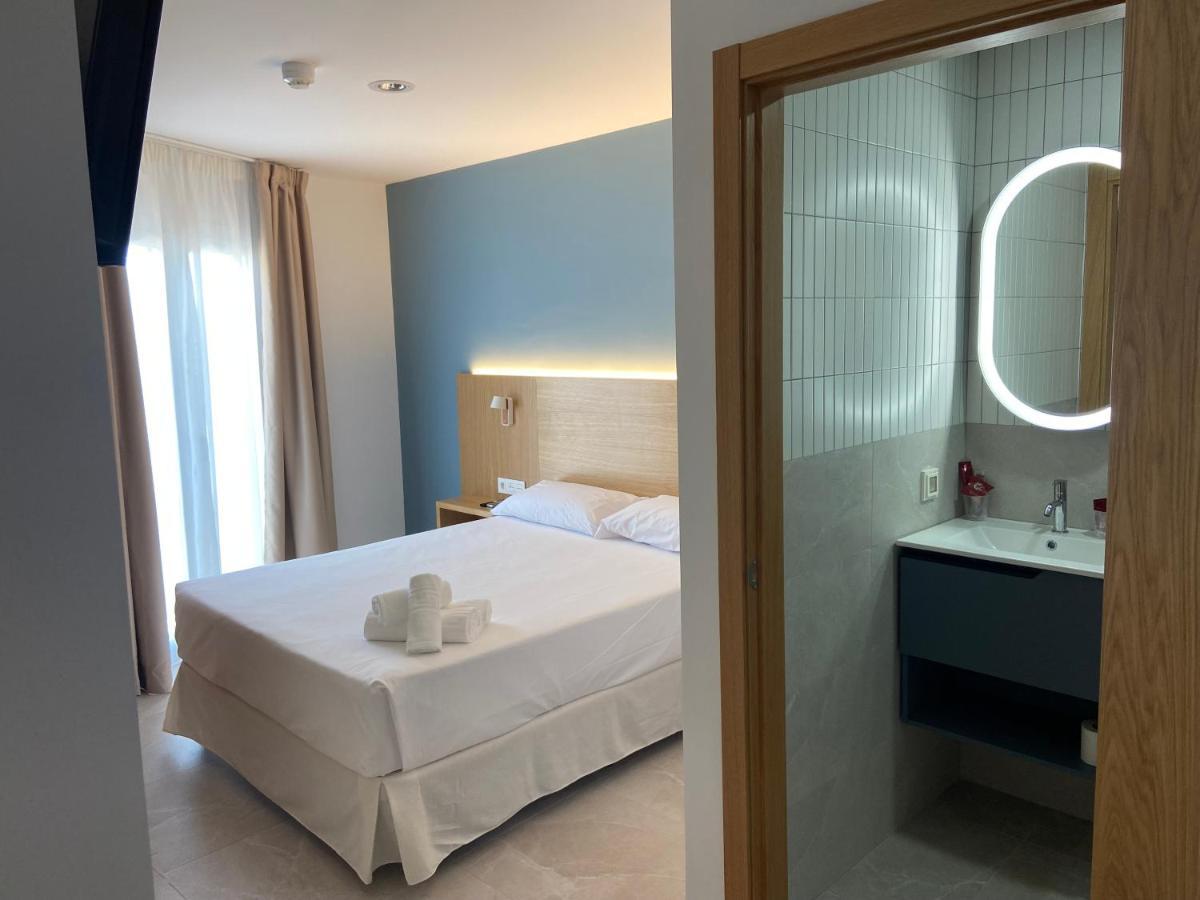 Rio Salado Conil Hostal Кониль-де-ла-Фронтера Экстерьер фото